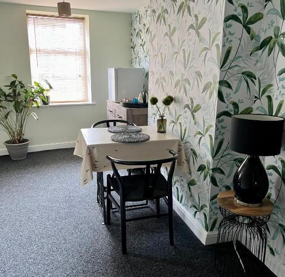 디럭스 주니어 스위트, The Traveller's B&b