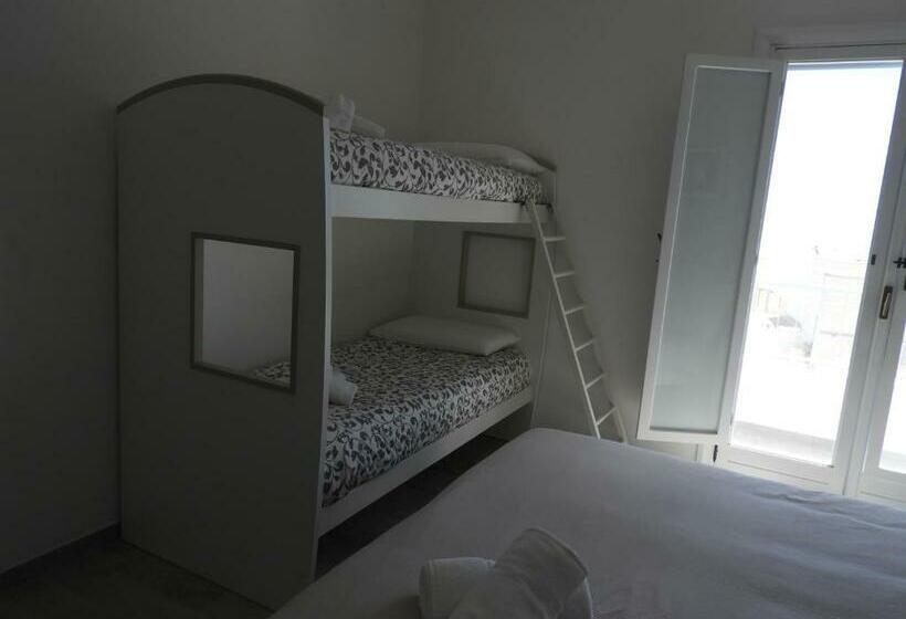 חדר לארבעה סטנדרטי עם מרפסת, La Dimora Sipontina