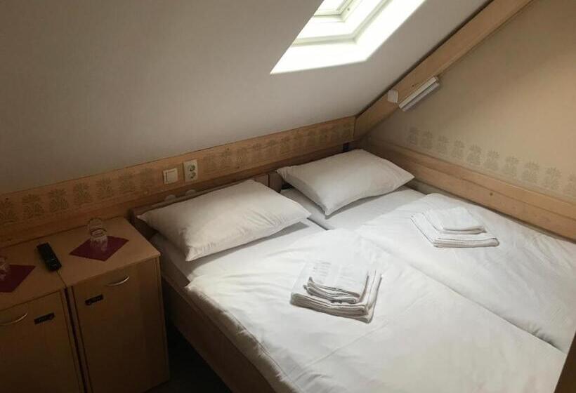 اتاق پایه با سرویس بهداشتی مشترک, Gluten Free Bed & Breakfast Dežela Okusov