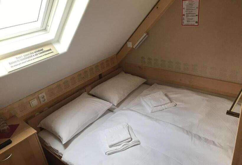 اتاق پایه با سرویس بهداشتی مشترک, Gluten Free Bed & Breakfast Dežela Okusov