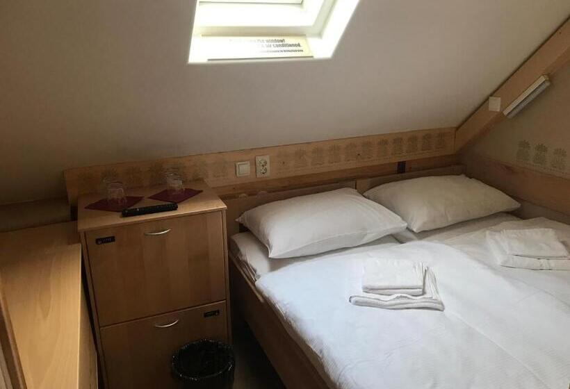 اتاق پایه با سرویس بهداشتی مشترک, Gluten Free Bed & Breakfast Dežela Okusov