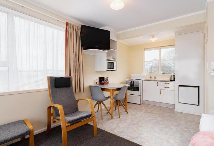 סטודיו סטנדרטי מיטת קווין, Highway Lodge Motel