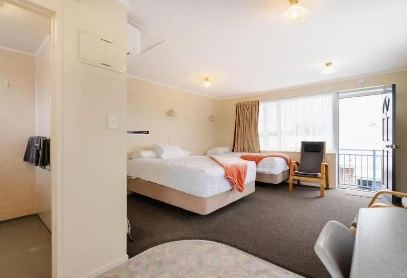 クイーンベッドのスタンダードスタジオ, Highway Lodge Motel