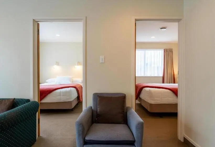 2ベッドルームアパートメント, Highway Lodge Motel