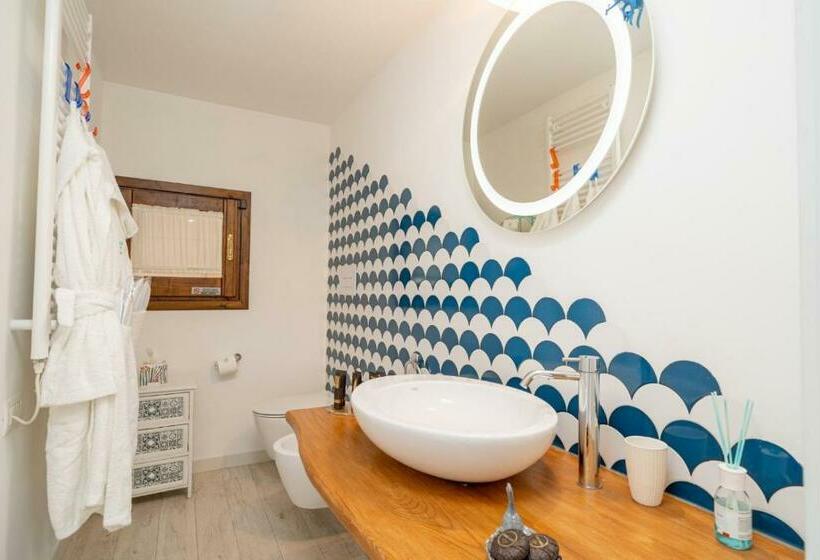 מיטת קינג בסוויטה, Geco Di Giada Art Suites   Adult Only