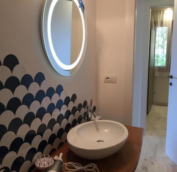 מיטת קינג בסוויטה, Geco Di Giada Art Suites   Adult Only