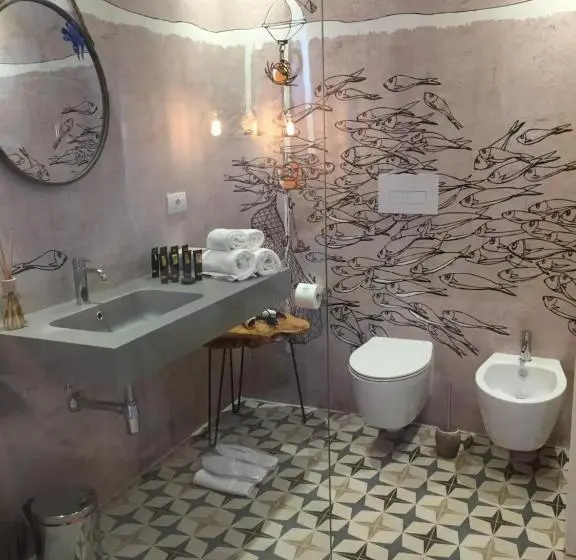 اتاق لوکس با بالکن و چشم‌انداز دریا, Geco Di Giada Art Suites   Adult Only
