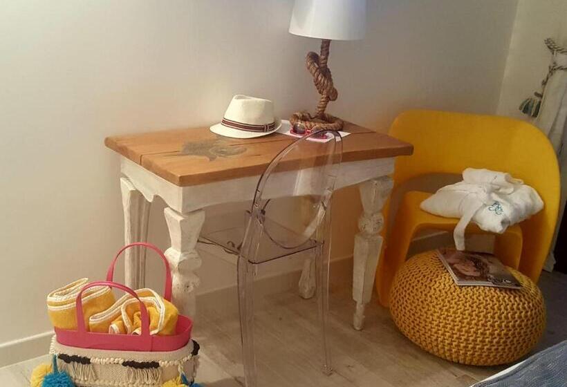 חדר דלוקס עם מרפסת נוף לים, Geco Di Giada Art Suites   Adult Only