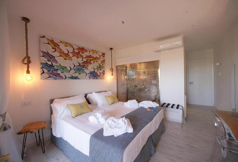 חדר דלוקס עם מרפסת נוף לים, Geco Di Giada Art Suites   Adult Only