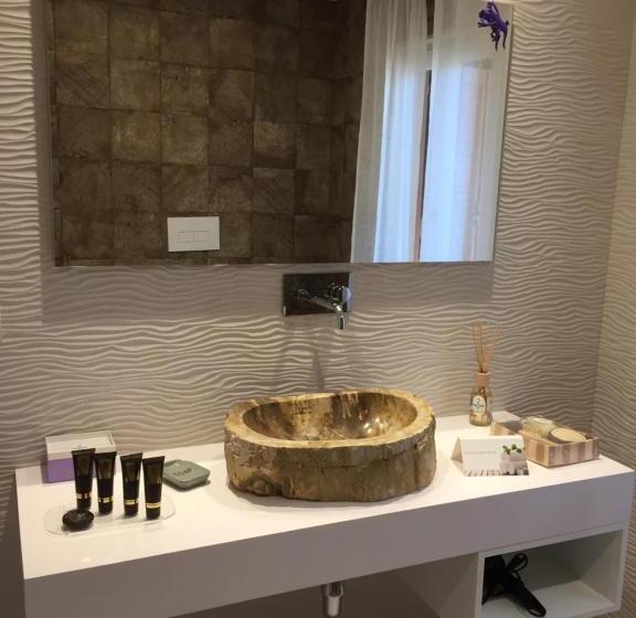 اتاق استاندارد با تخت بزرگ, Geco Di Giada Art Suites   Adult Only