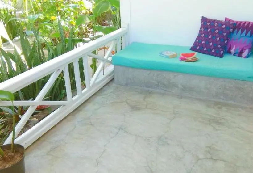 Perhesviitti, Café Des Arts Gili Air