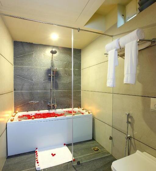 سوئیت با بالکن, Woodnote Thekkady