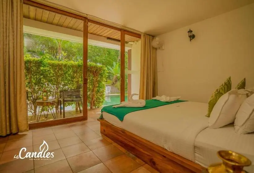 اتاق استاندارد با چشم‌انداز استخر, Le Candles Resort