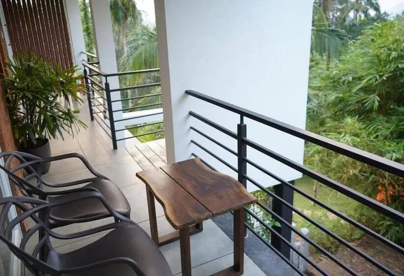 اتاق لوکس با بالکن, Le Candles Resort