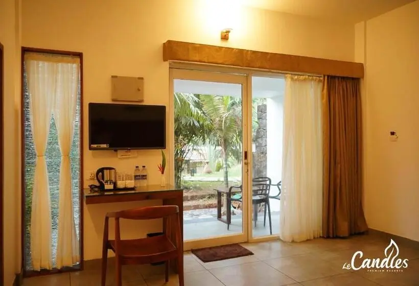 اتاق لوکس با بالکن, Le Candles Resort