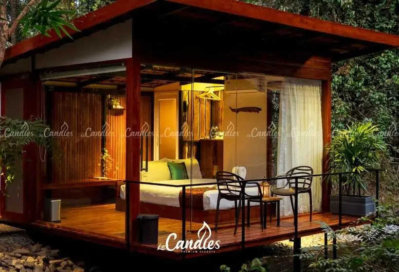 اتاق استاندارد با چشم‌انداز دریاچه, Le Candles Resort