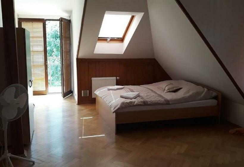 اتاق استاندارد سه نفره, Fairy Tale Prague From Lev I Sova