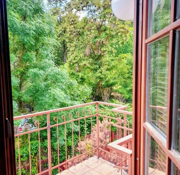 اتاق استاندارد سه نفره, Fairy Tale Prague From Lev I Sova