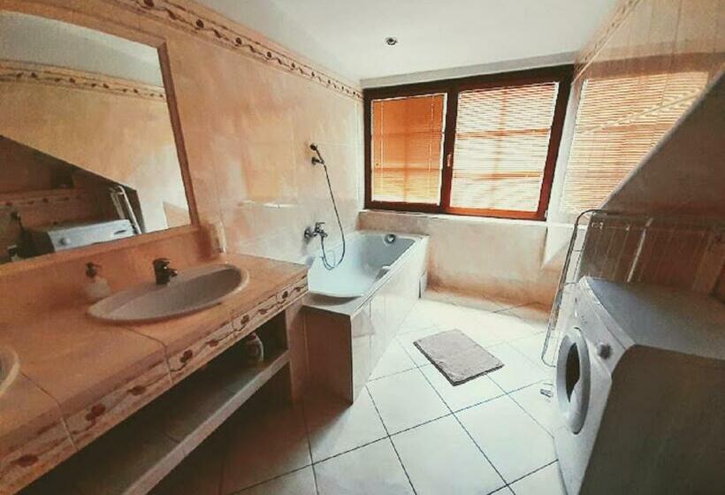 اتاق استاندارد سه نفره, Fairy Tale Prague From Lev I Sova