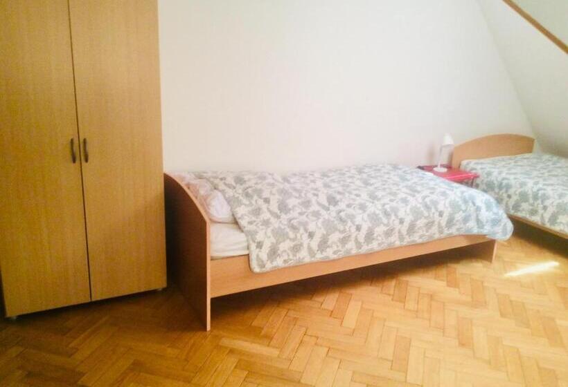 اتاق سوپریور خانوادگی, Fairy Tale Prague From Lev I Sova