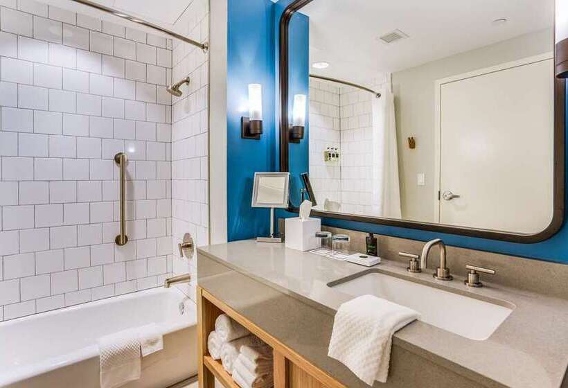 Номер Стандарт с Койками, The Lodge At Gulf State Park, A Hilton