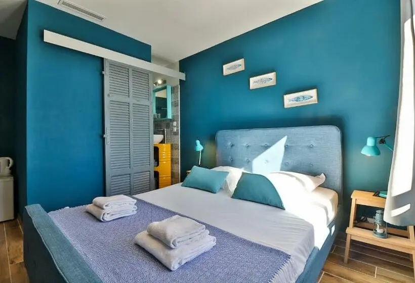 Standard Kolmen Hengen Huone, Hôtel La Bastide