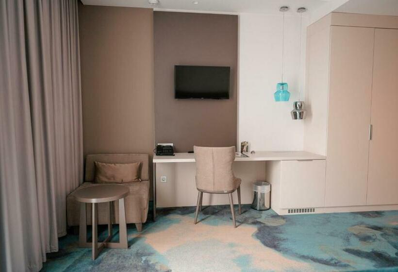 חדר סטנדרט יחיד, Seven