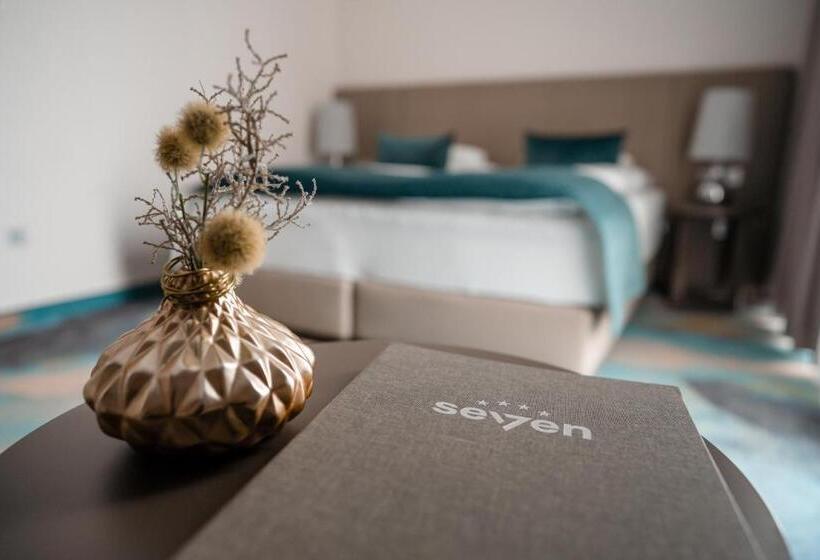 חדר סטנדרט, Seven