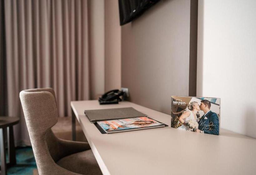 חדר סטנדרט יחיד, Seven