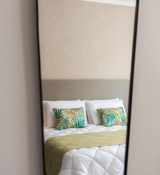 اتاق لوکس, Cesca S Boutique