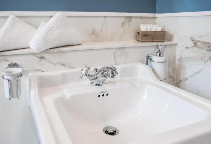 اتاق لوکس, Cesca S Boutique