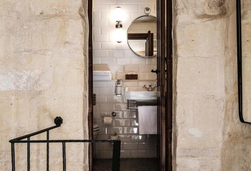 اتاق کلاسیک, Cesca S Boutique