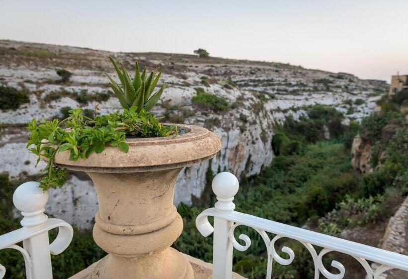 اتاق کلاسیک, Cesca S Boutique