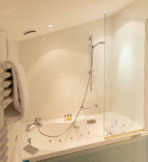 غرفة كلاسيكية, Le Square