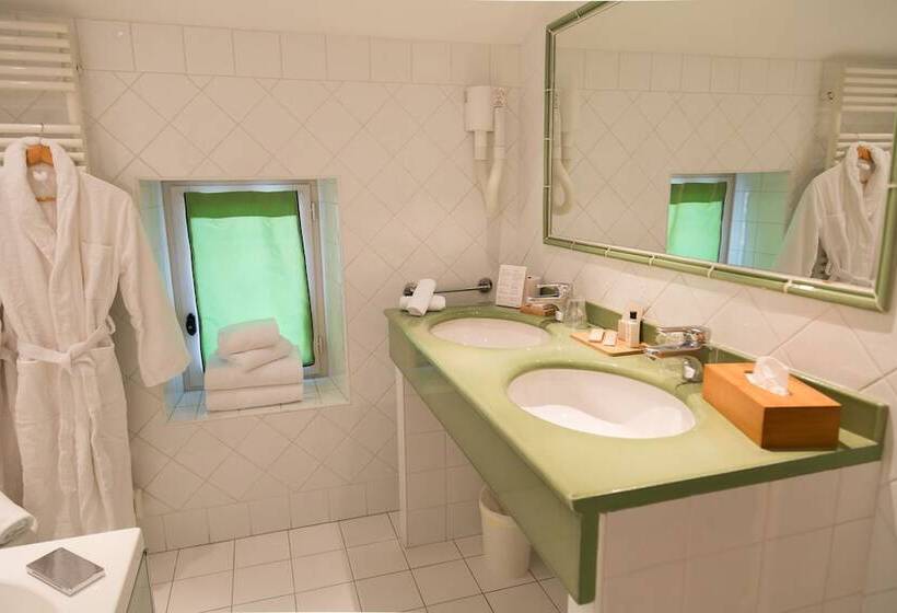 غرفة قياسية, Le Square