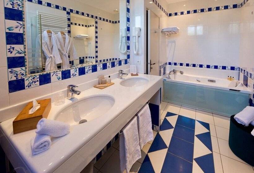 غرفة قياسية, Le Square