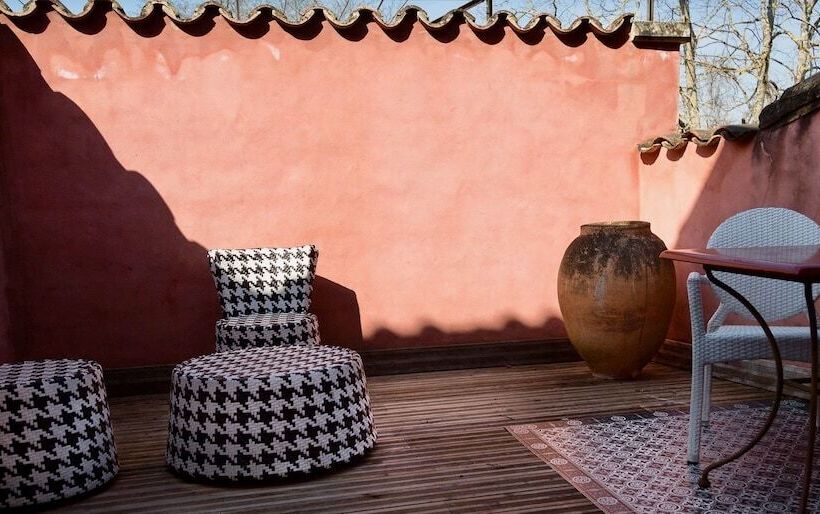 غرفة قياسية, Le Square