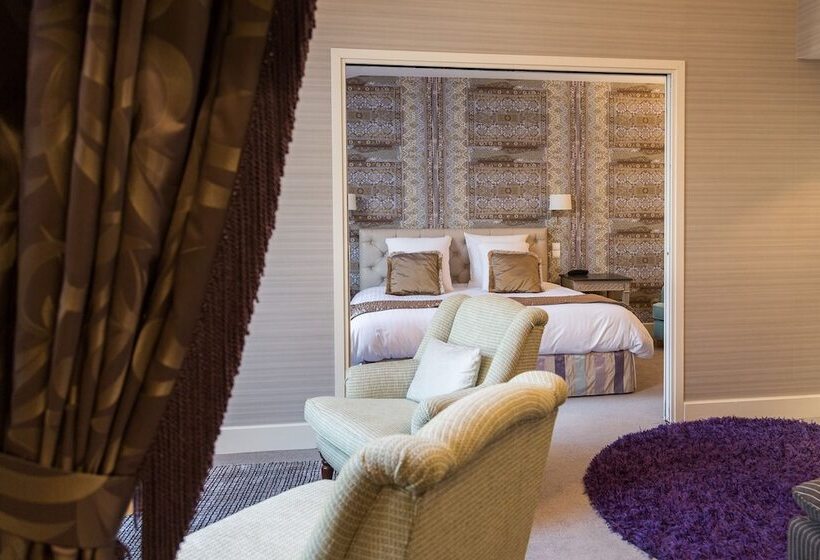 غرفة قياسية, Le Square