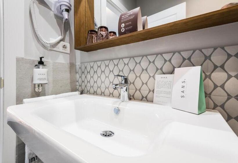 חדר בסיסי, Intelier Victoria