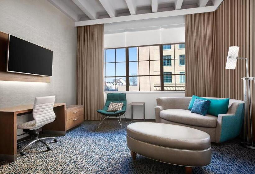 Люкс Кровать Кинг, Courtyard By Marriott Cape Girardeau Downtown