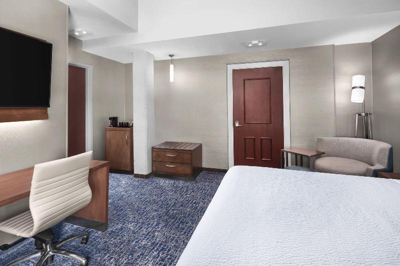 غرفة قياسية سرير كينج, Courtyard By Marriott Cape Girardeau Downtown