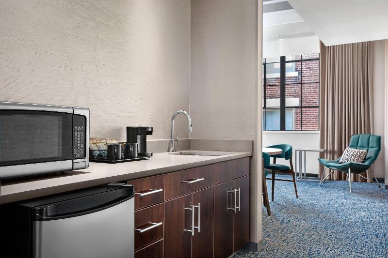 스위트 킹사이즈 침대, Courtyard By Marriott Cape Girardeau Downtown