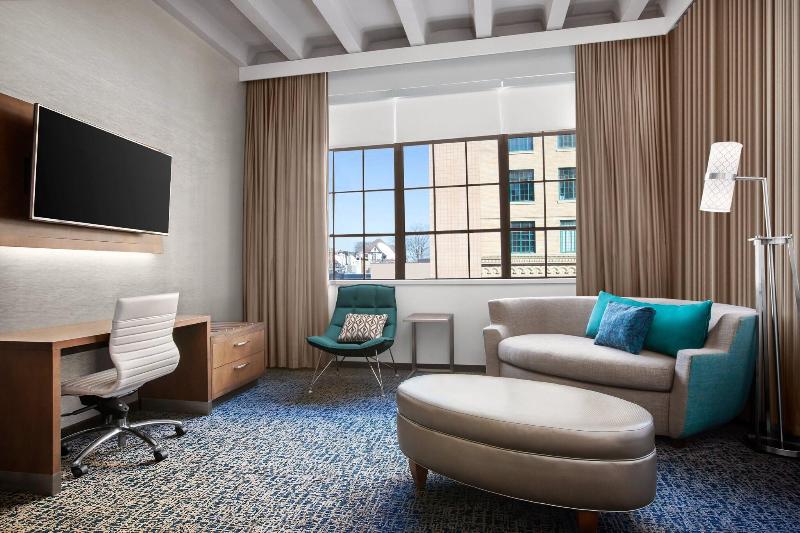 Люкс Кровать Кинг, Courtyard By Marriott Cape Girardeau Downtown