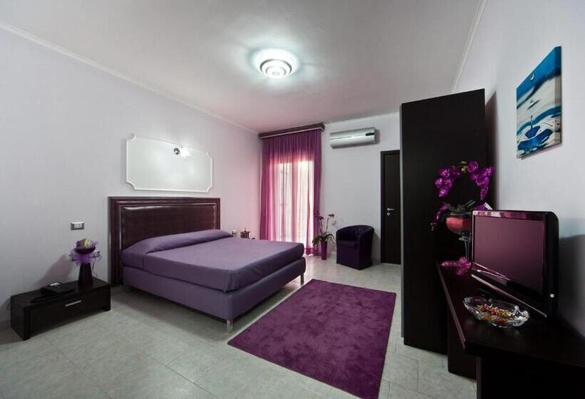 标准三人间, Glamour