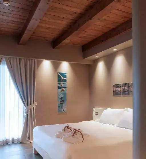 اتاق لوکس با بالکن و چشم‌انداز دریا, Il Casato Deluxe Rooms