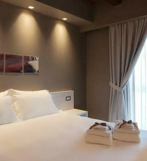اتاق لوکس با بالکن و چشم‌انداز دریا, Il Casato Deluxe Rooms