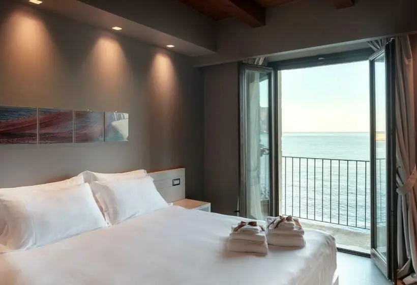اتاق لوکس با بالکن و چشم‌انداز دریا, Il Casato Deluxe Rooms
