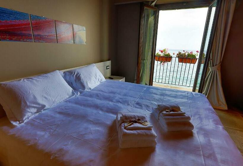 Номер Deluxe Вид на Море с Балконом, Il Casato Deluxe Rooms