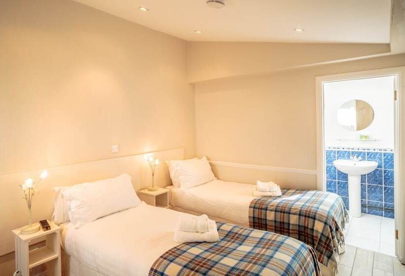 חדר סטנדרט, The Waterfront