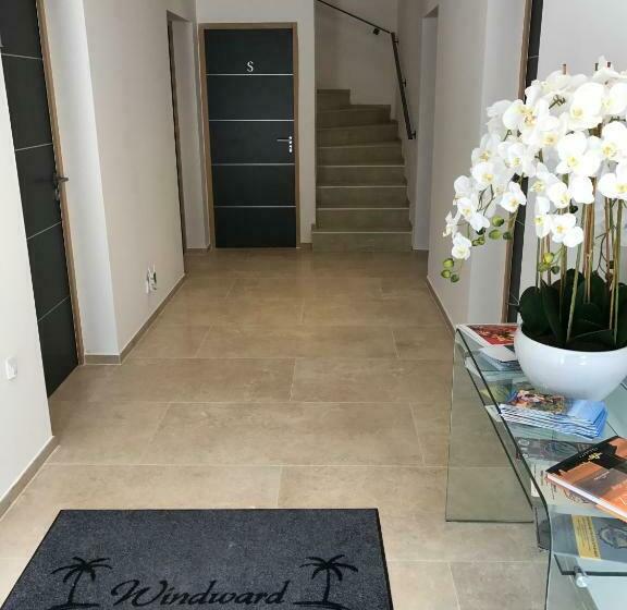 חדר סטודיו סטנדרד, Windward